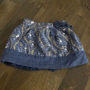 Janie and Jack 3-6 month 100% silk skirt 💕
Blue, white, and gold flowers